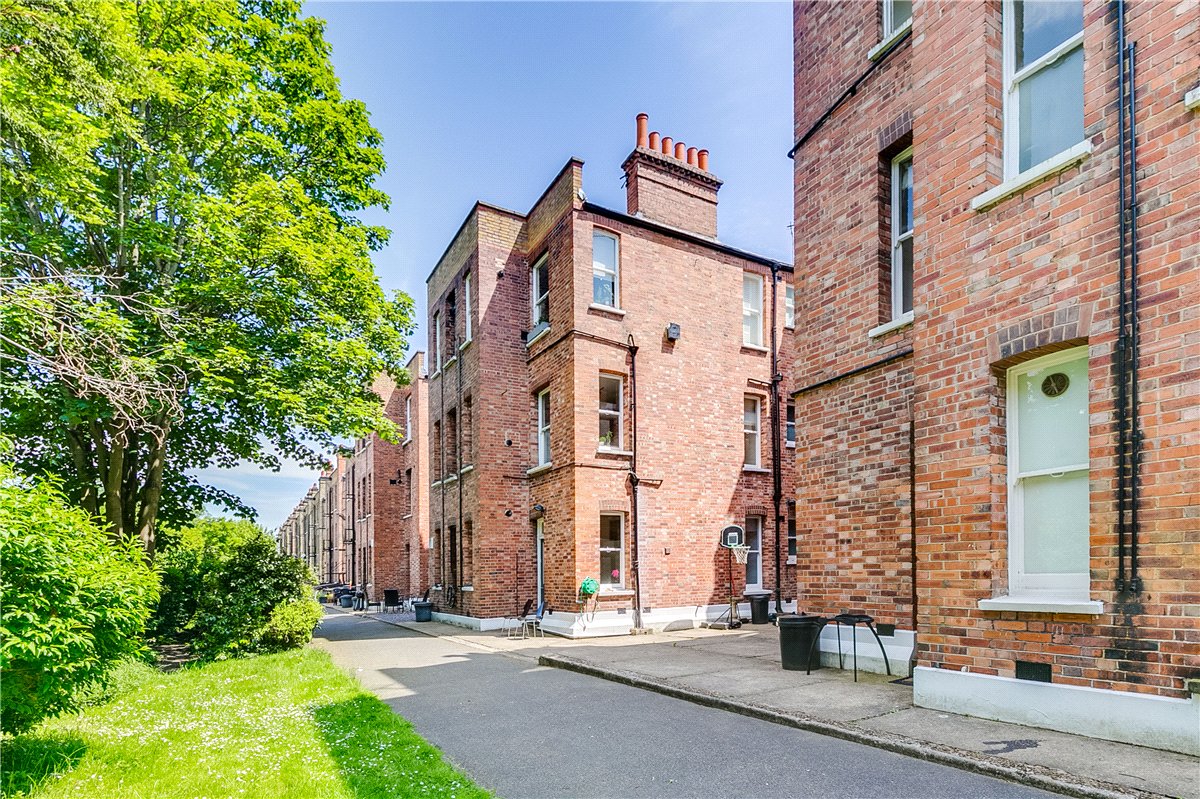 3 bedroom flat, Bishops Mansions, Fulham SW6 - Sold STC