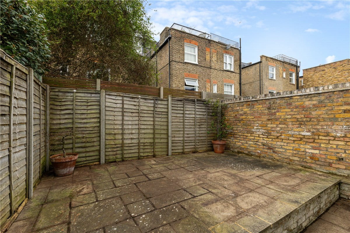 4 bedroom house, Firth Gardens, London SW6 - Available
