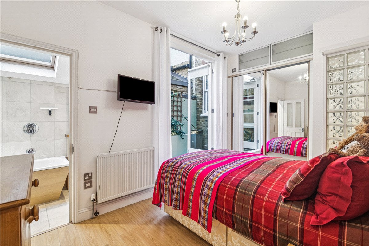 2 bedroom flat, Wingrave Road, London W6 - Sold STC