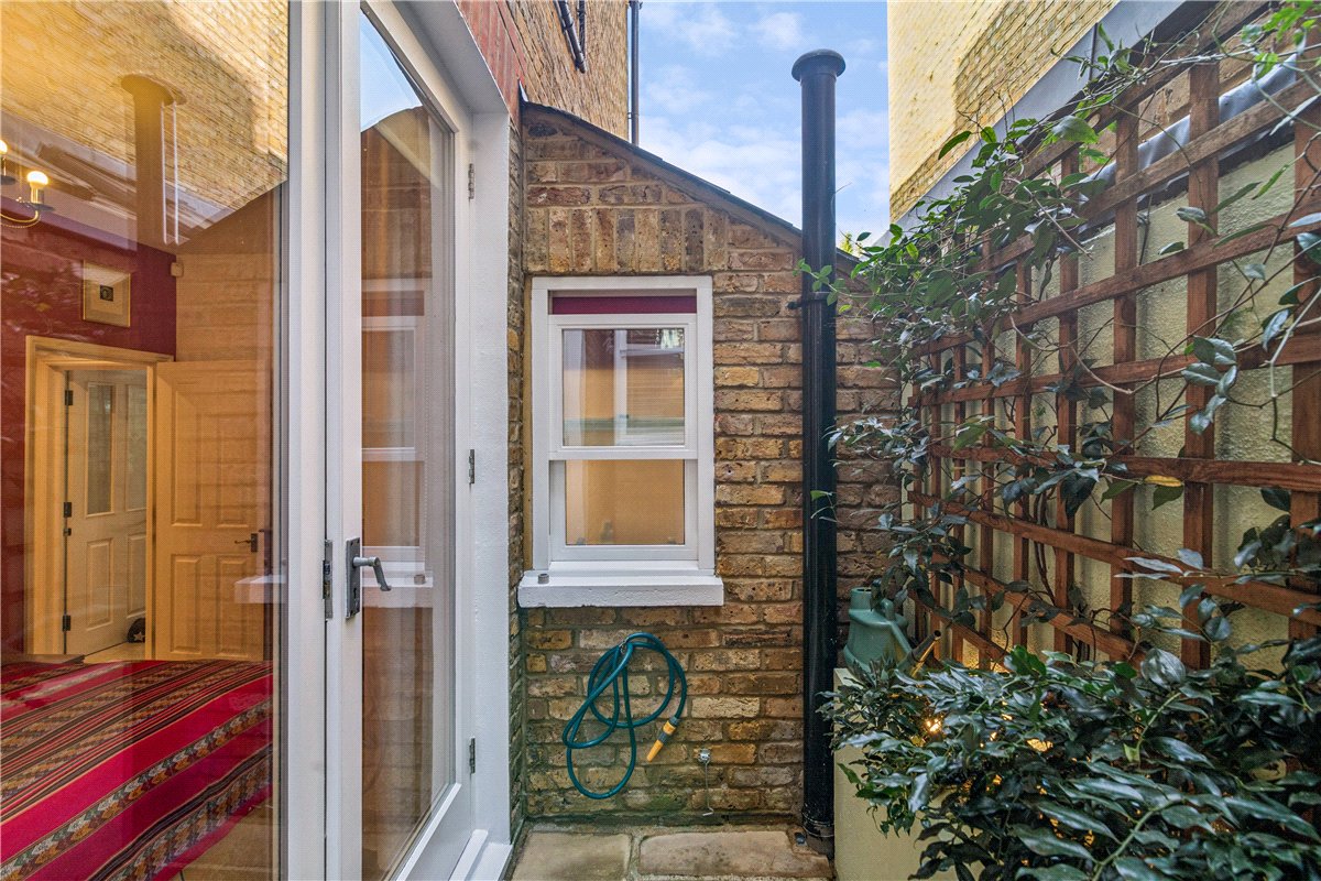 2 bedroom flat, Wingrave Road, London W6 - Sold STC