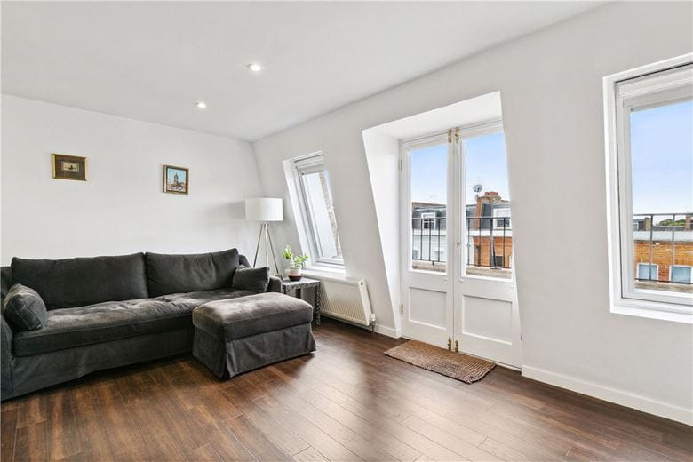 2 bedroom flat, Waldemar Avenue, London SW6 - Sold