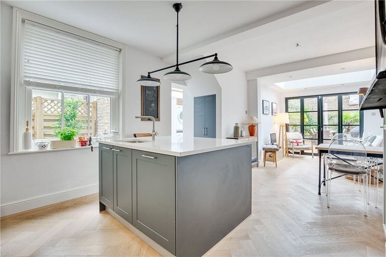 2 bedroom flat, Fulham Palace Road, London SW6 - Sold STC