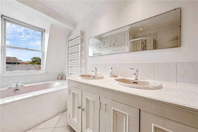 3 bedroom house, Burlington Road, London SW6 - Available