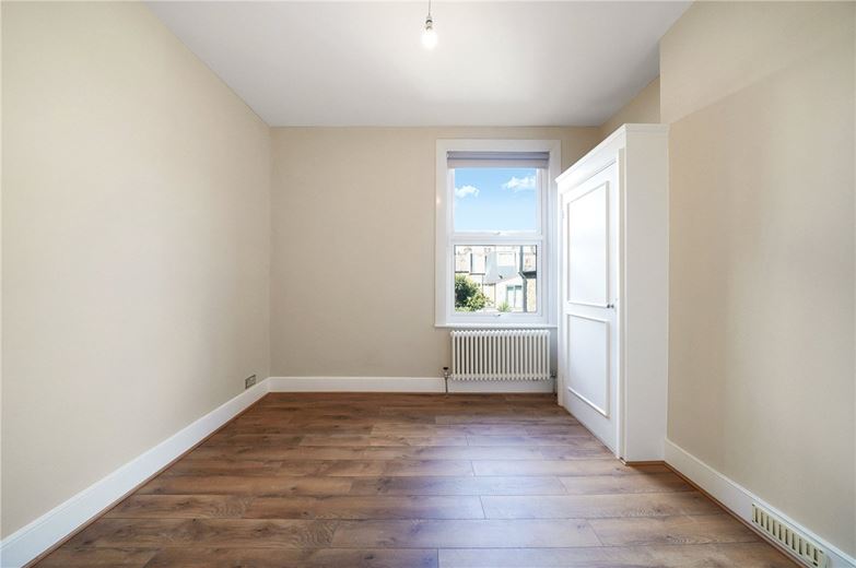 2 bedroom flat, Racton Road, London SW6 - Available