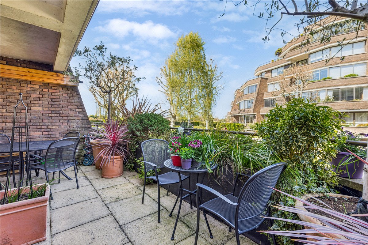 2 bedroom flat, Stevenage Road, London SW6 - Available