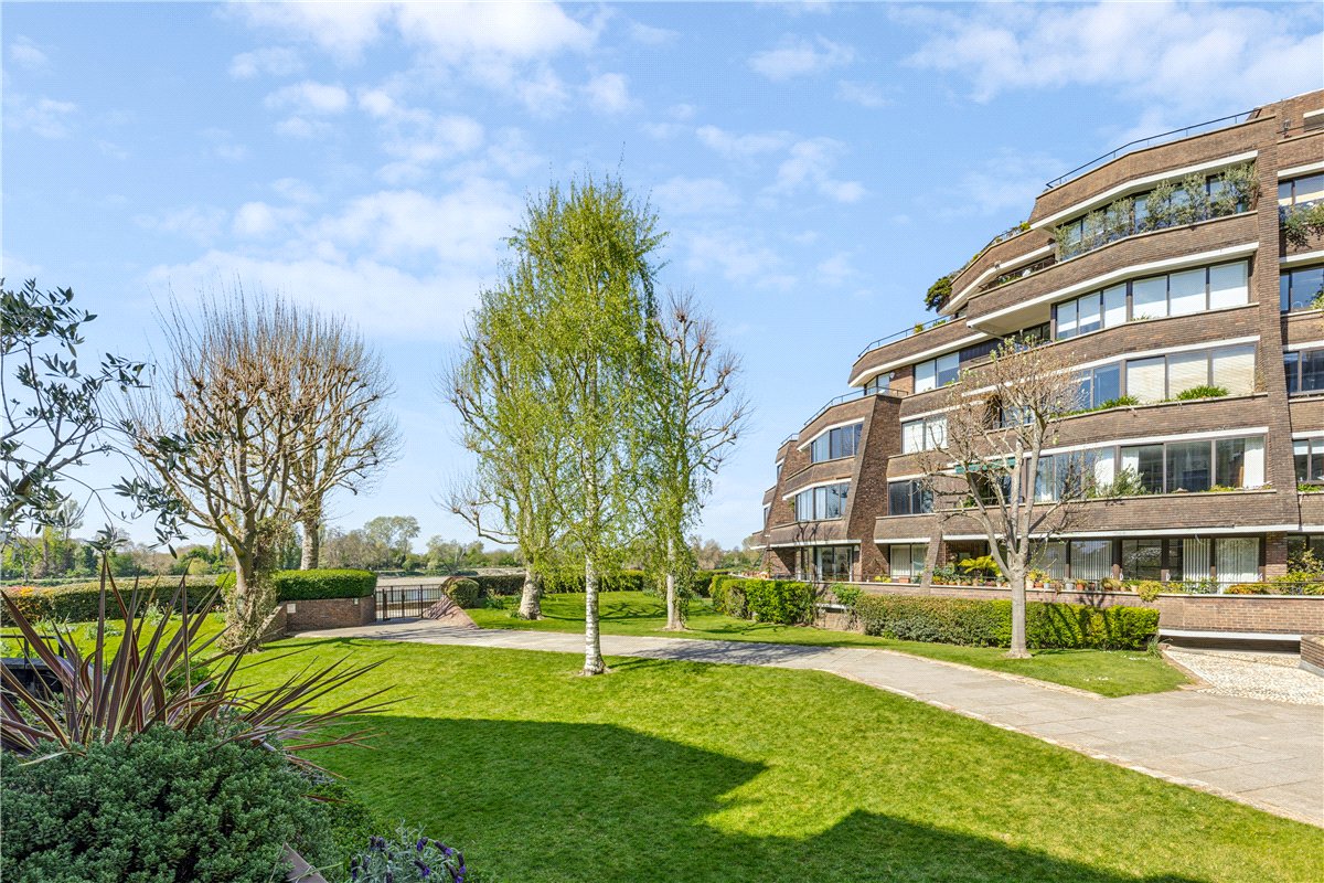 2 bedroom flat, Stevenage Road, London SW6 - Available