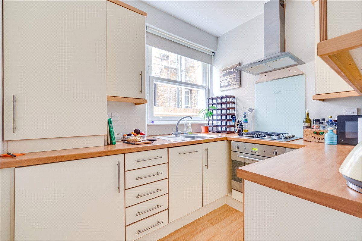 2 bedroom flat, Vera Road, London SW6 - Available