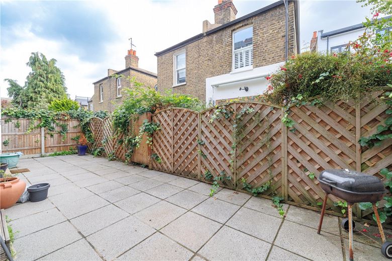 2 bedroom flat, Vera Road, London SW6 - Available