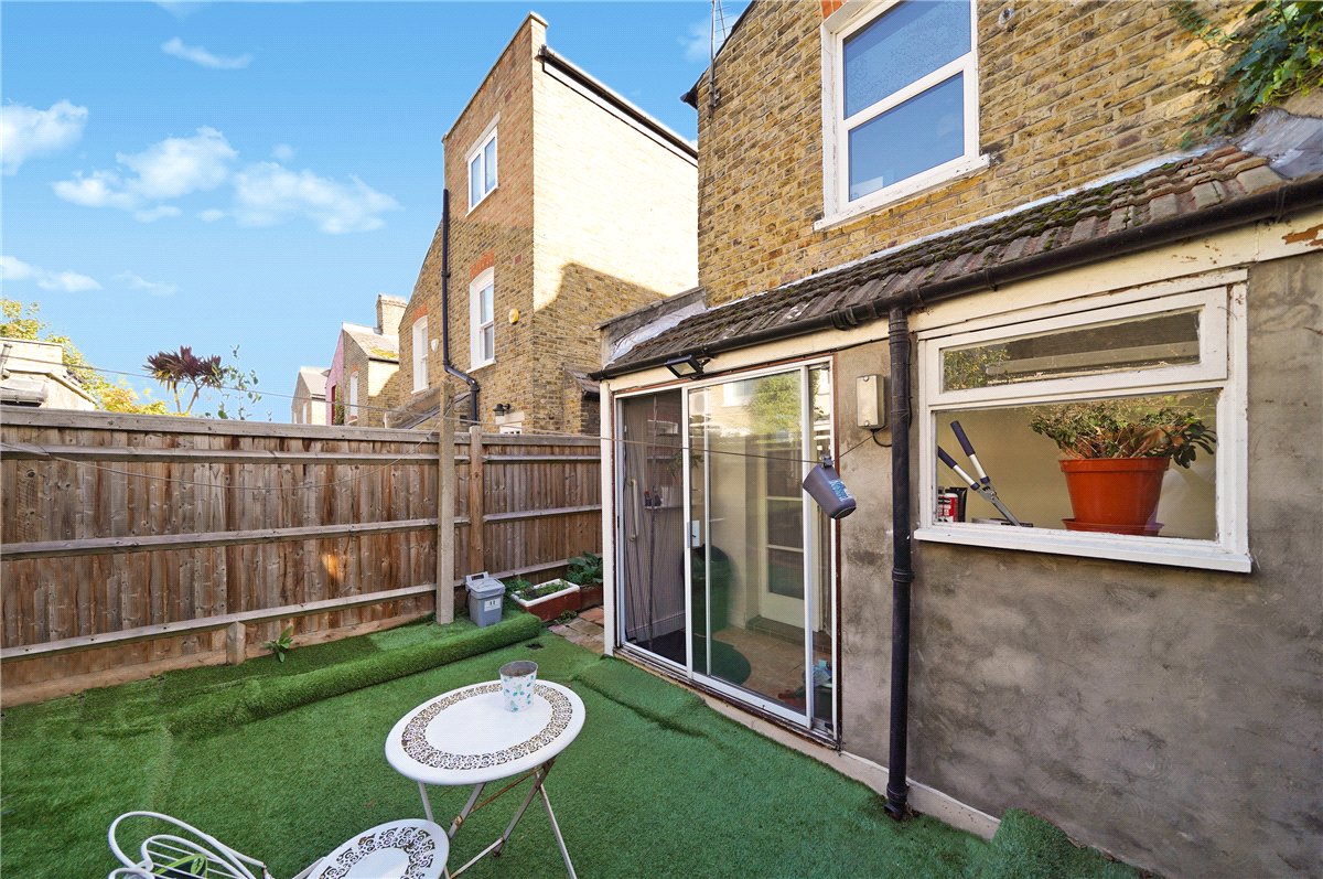 3 bedroom house, Burnfoot Avenue, London SW6 - Available