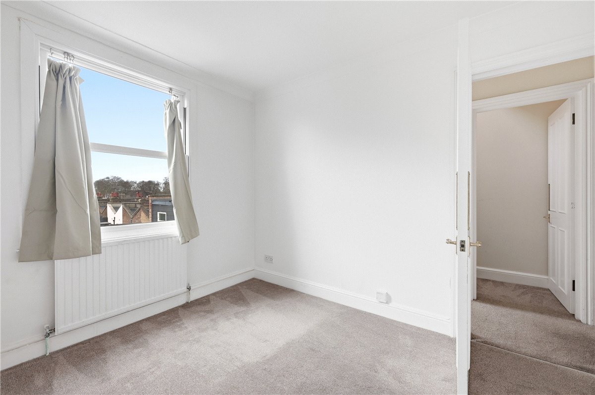 2 bedroom flat, Munster Road, London SW6 - Available