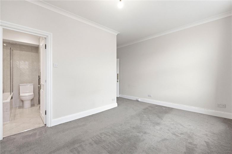 2 bedroom flat, Munster Road, London SW6 - Available
