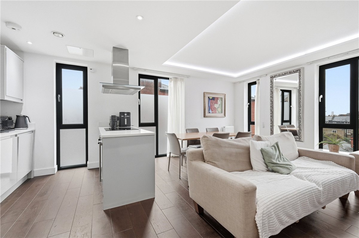 3 bedroom flat, Lillie Road, London SW6 - Available