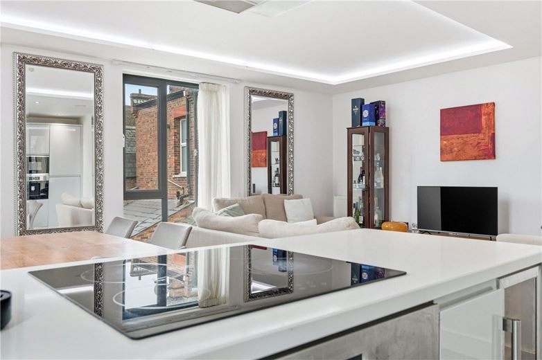 3 bedroom flat, Lillie Road, London SW6 - Available