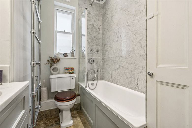 2 bedroom flat, Hildyard Road, London SW6 - Available