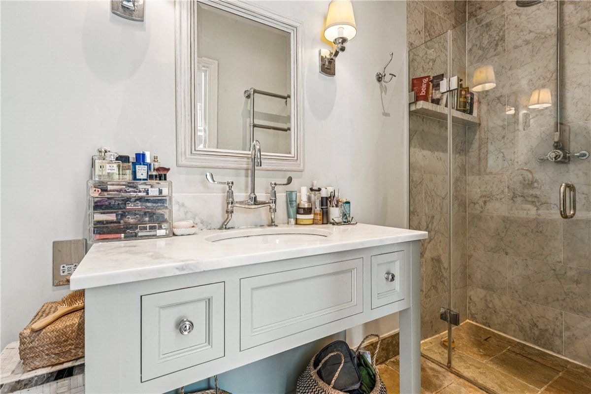 2 bedroom flat, Hildyard Road, London SW6 - Available