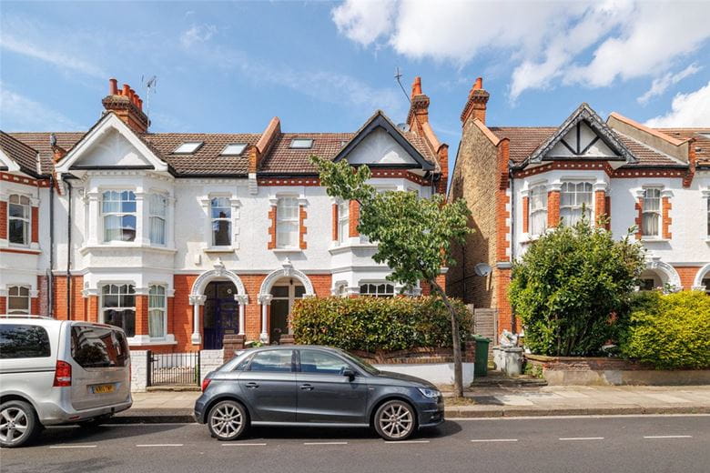 3 bedroom flat, Harbord Street, Fulham SW6 - Sold