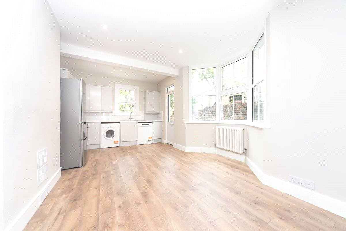 2 bedroom flat, Racton Road, London SW6 - Available