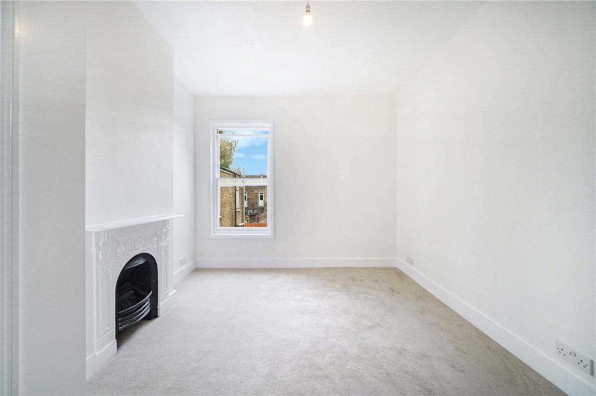 2 bedroom flat, Edenvale Street, London SW6 - Available