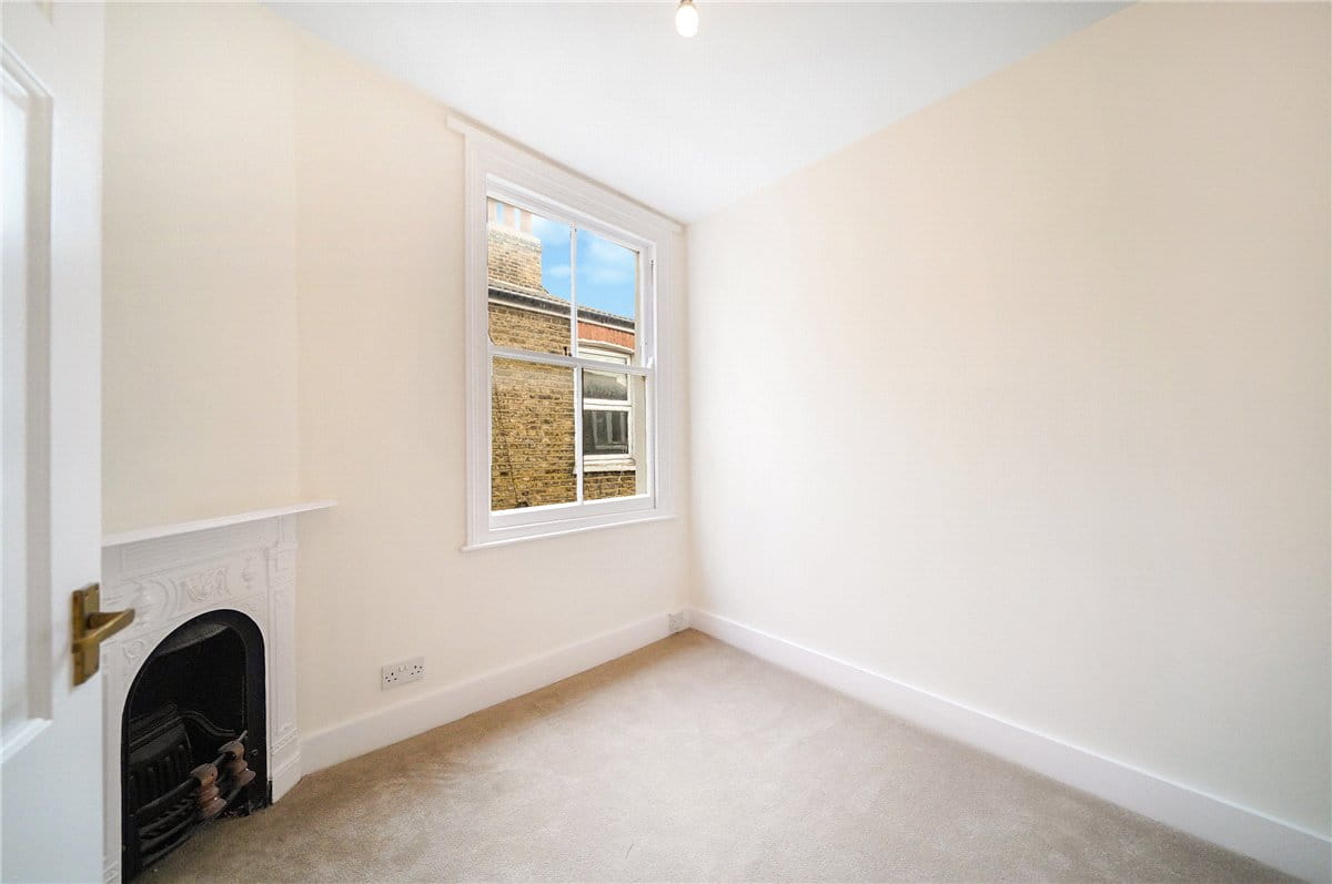 2 bedroom flat, Edenvale Street, London SW6 - Available