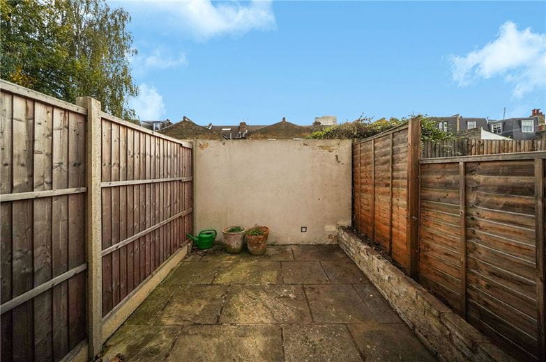 2 bedroom flat, Edenvale Street, London SW6 - Available