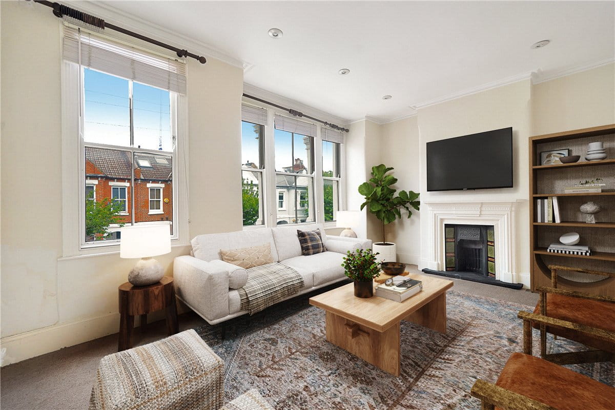 2 bedroom flat, Edenvale Street, London SW6 - Available