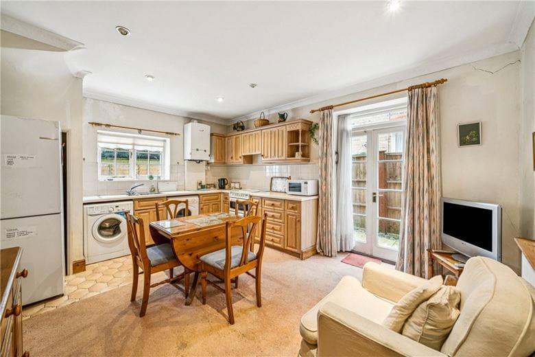 2 bedroom flat, Harbord Street, London SW6 - Available