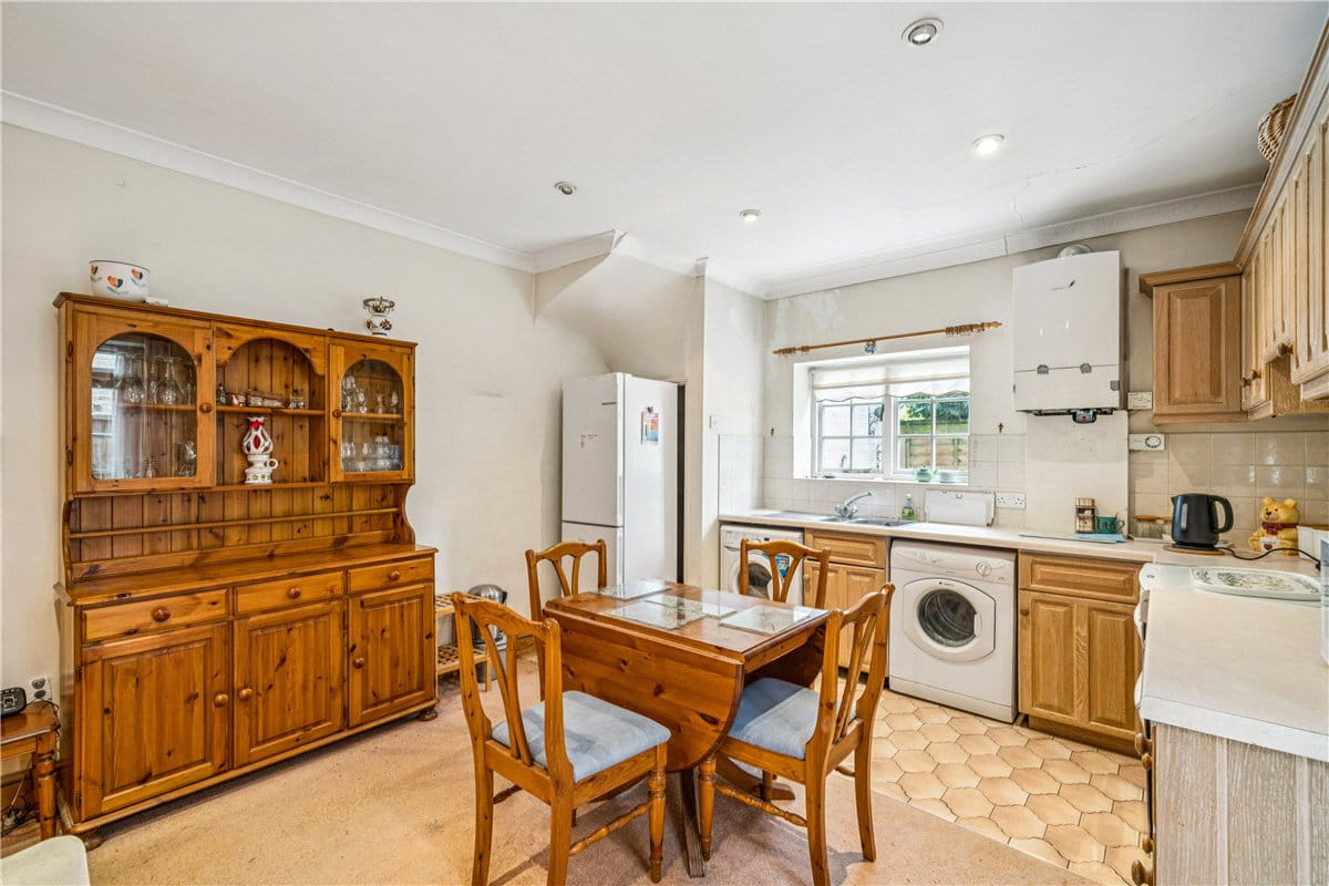 2 bedroom flat, Harbord Street, London SW6 - Available