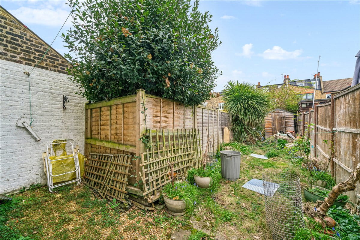 2 bedroom flat, Harbord Street, London SW6 - Available