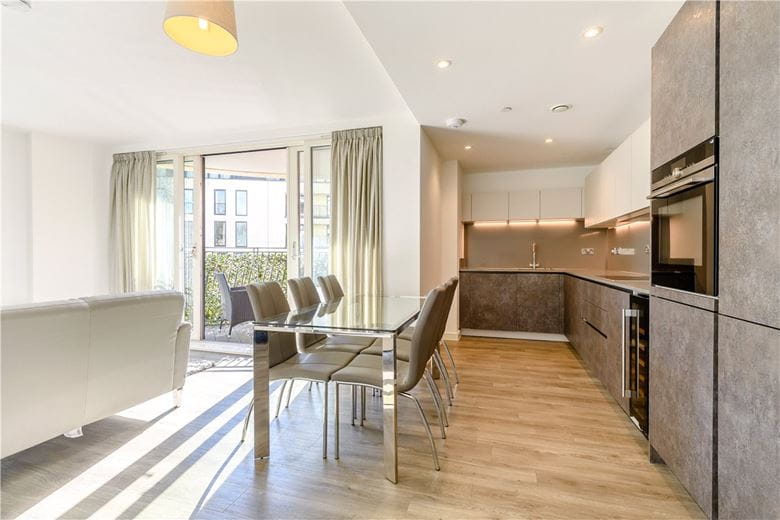 2 bedroom flat, Victoria Bridge Road, Bath BA2 - Available