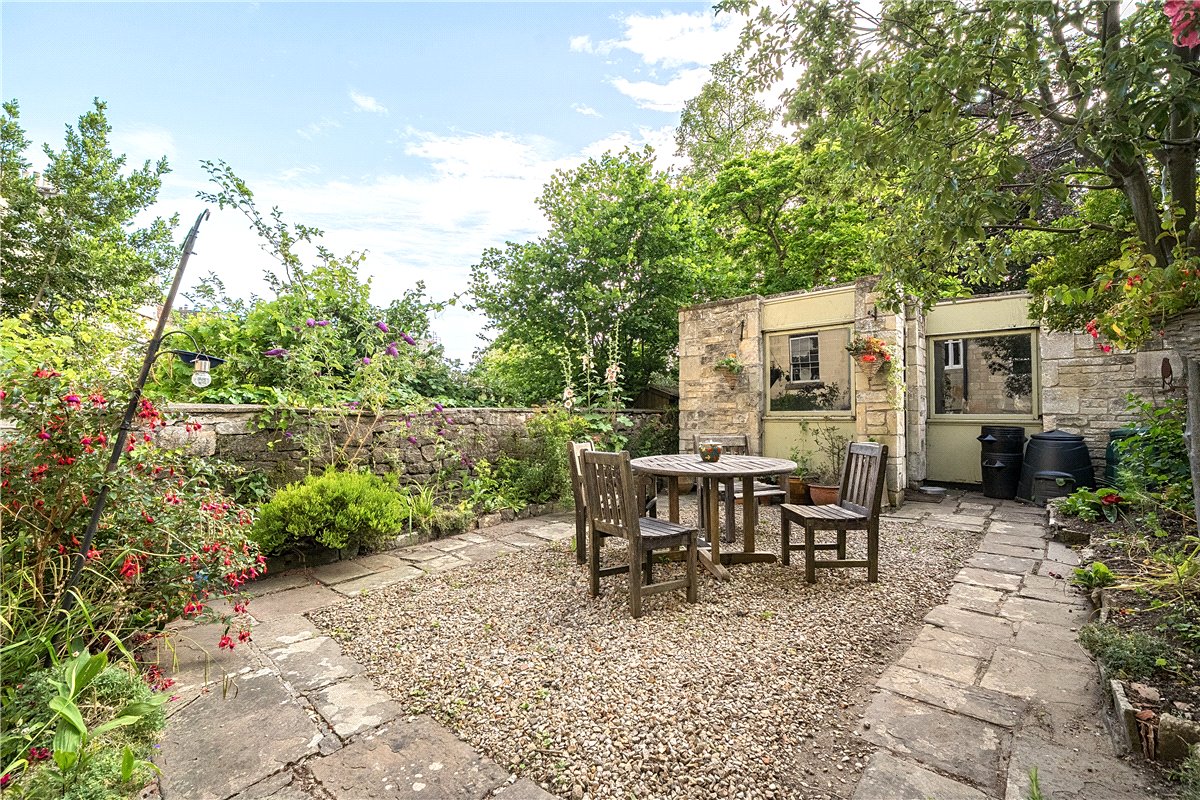 2 bedroom maisonette, St. James's Square, Bath BA1 - Available