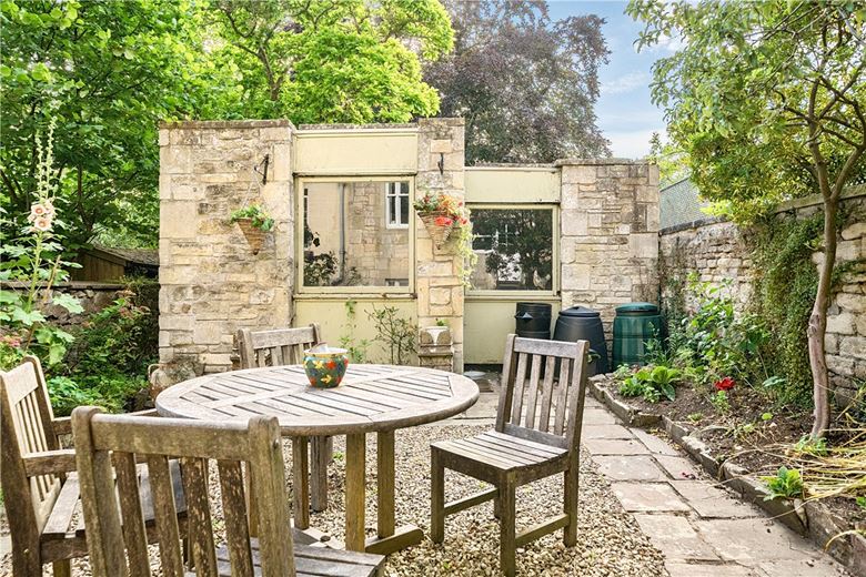 2 bedroom maisonette, St. James's Square, Bath BA1 - Available