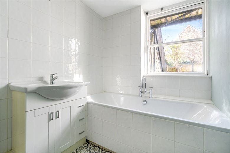 2 bedroom maisonette, New King Street, Bath BA1 - Available