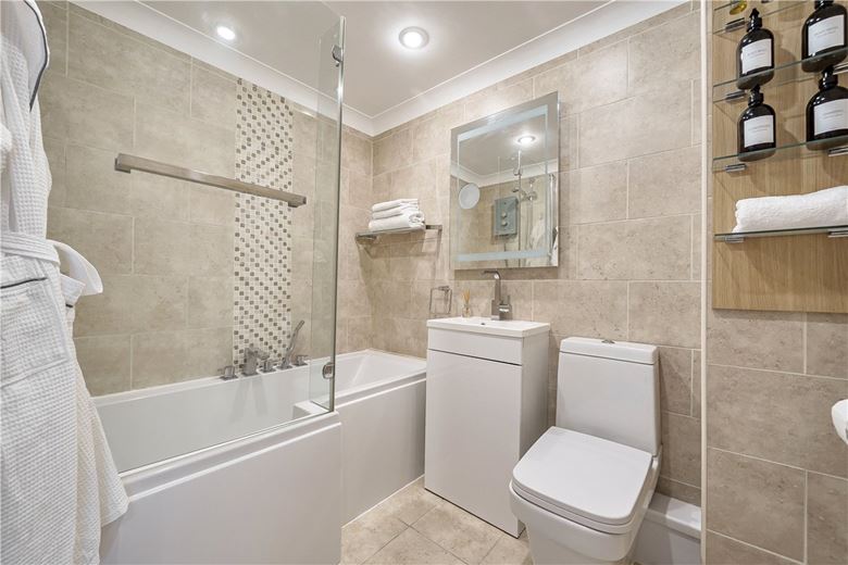 2 bedroom flat, Victoria Bridge Road, Bath BA1 - Sold