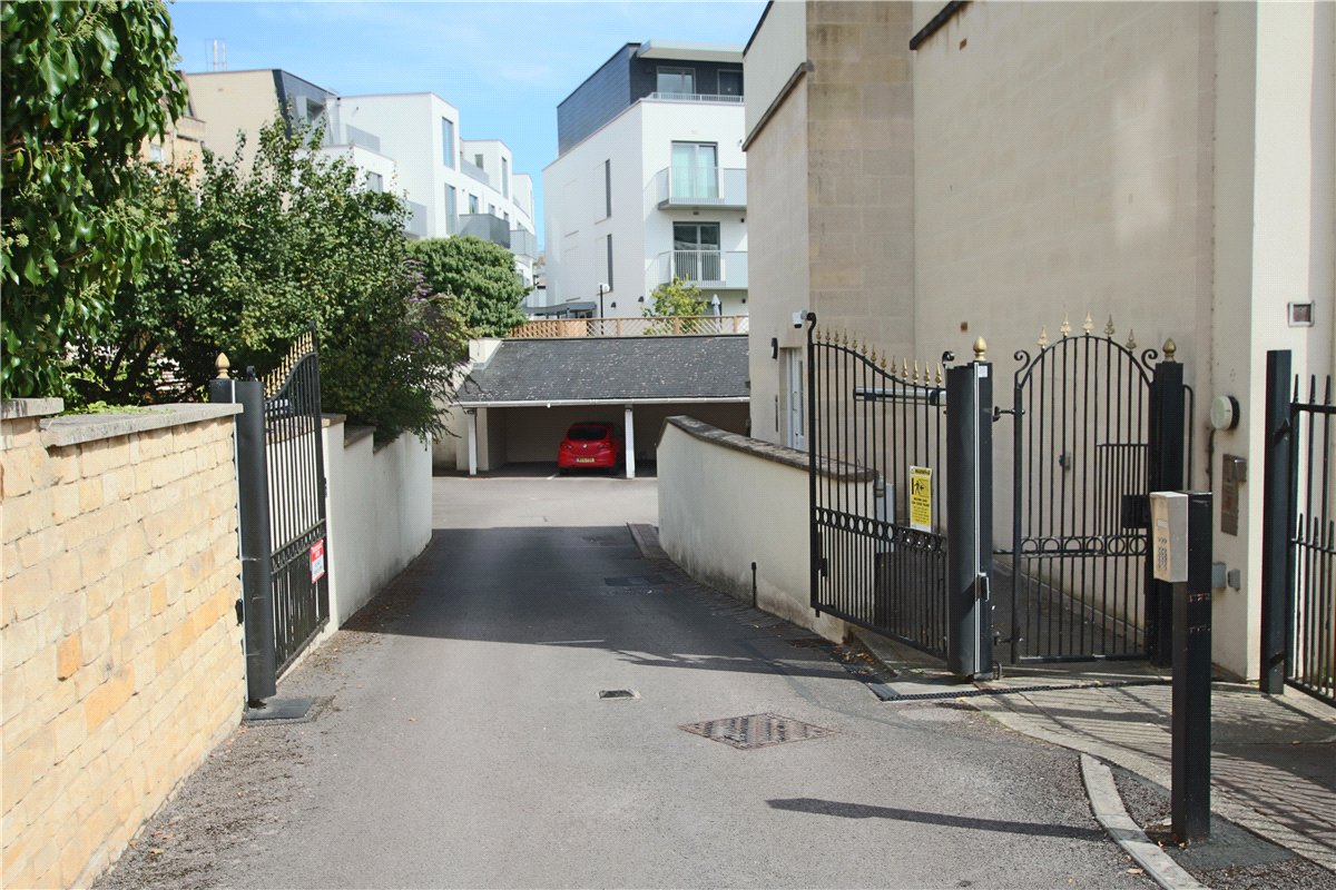 2 bedroom flat, Victoria Bridge Road, Bath BA1 - Sold