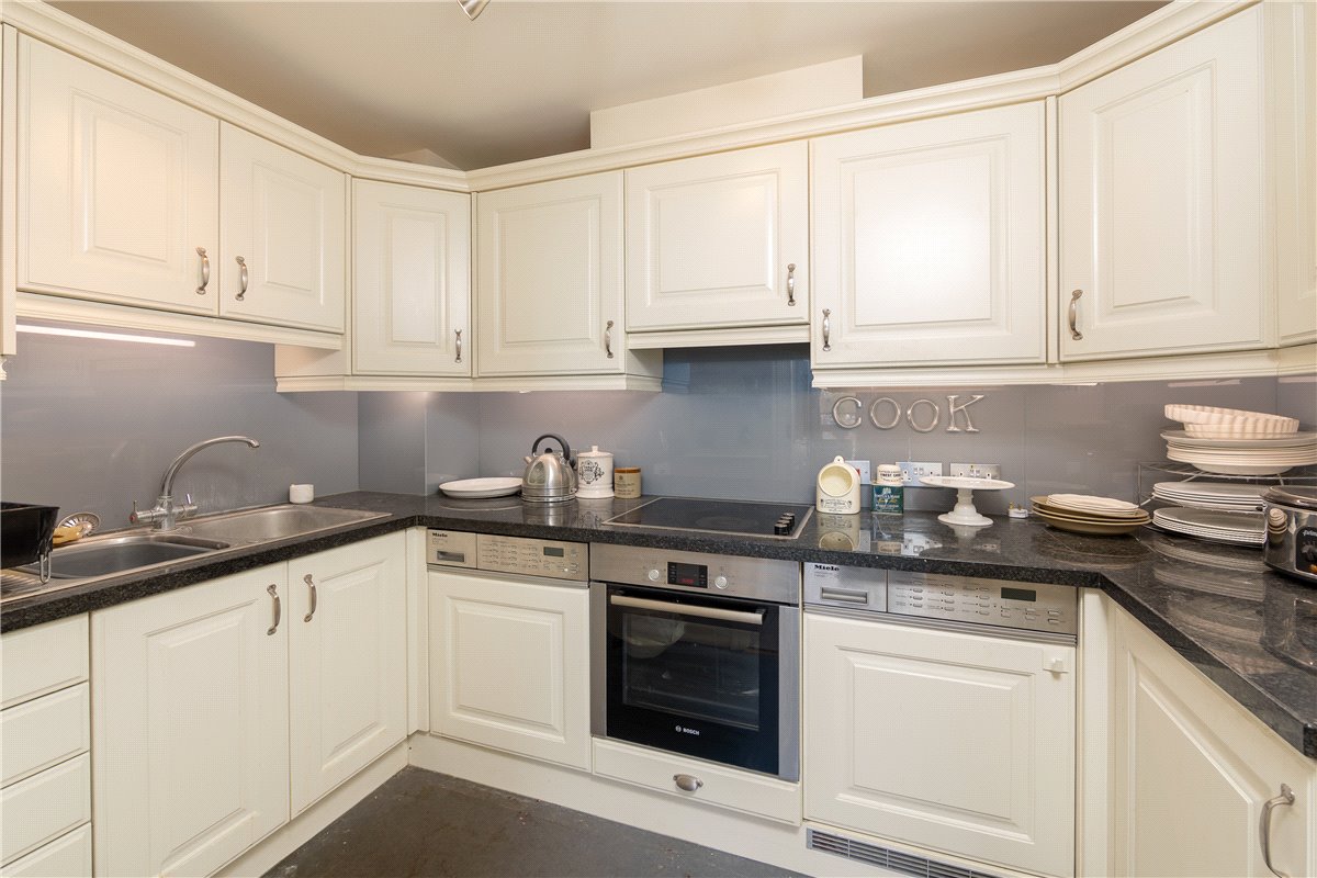 2 bedroom flat, The Empire, Grand Parade BA2 - Available