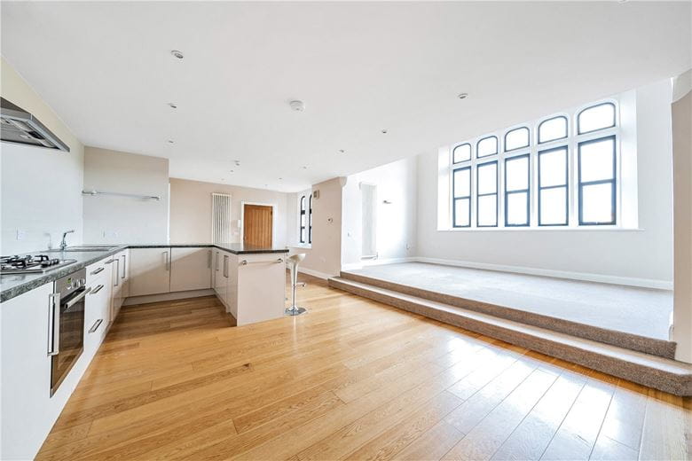 3 bedroom maisonette, West Avenue, Bath BA2 - Available