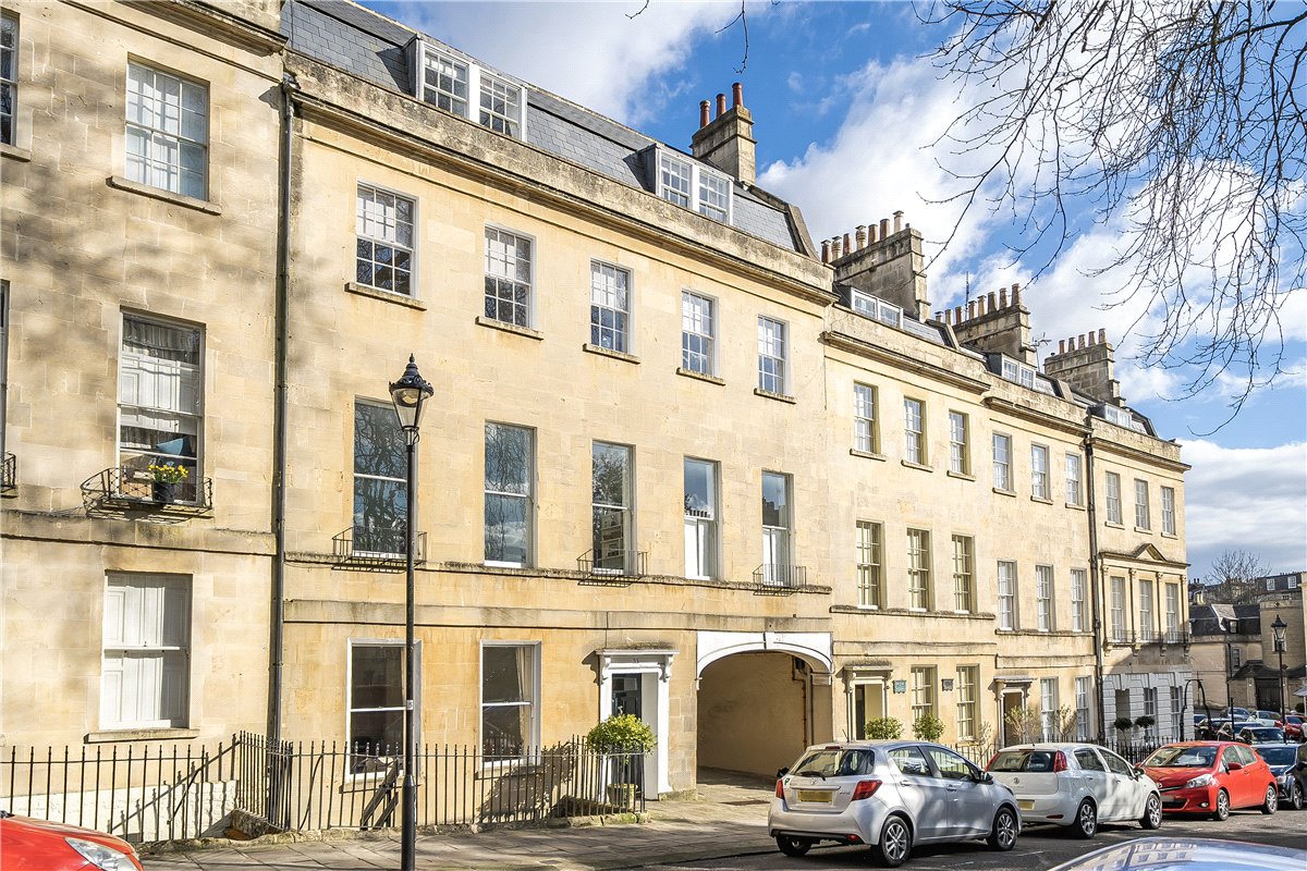 2 bedroom maisonette, St. James's Square, Bath BA1 - Sold STC