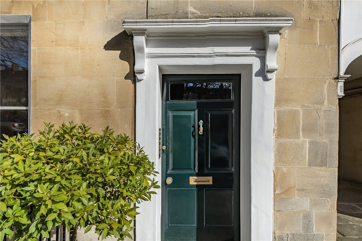 2 bedroom maisonette, St. James's Square, Bath BA1 - Sold STC
