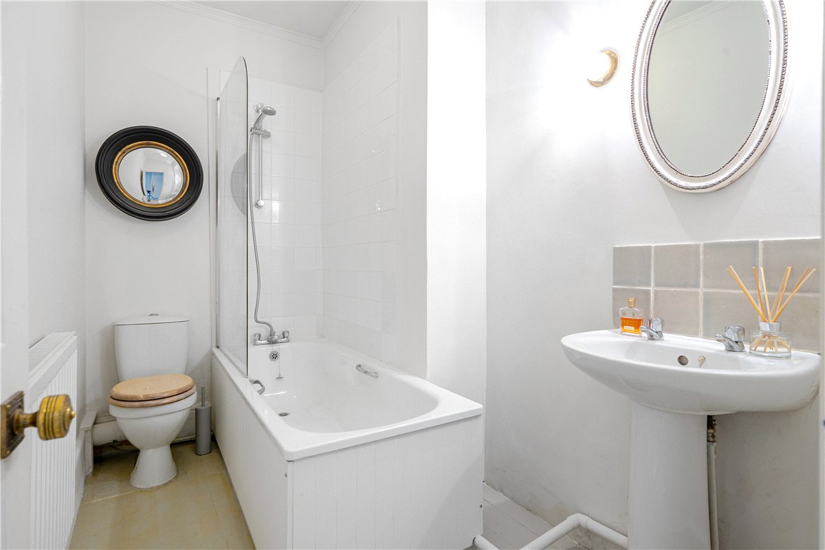 1 bedroom flat, Russell Street, Bath BA1 - Available