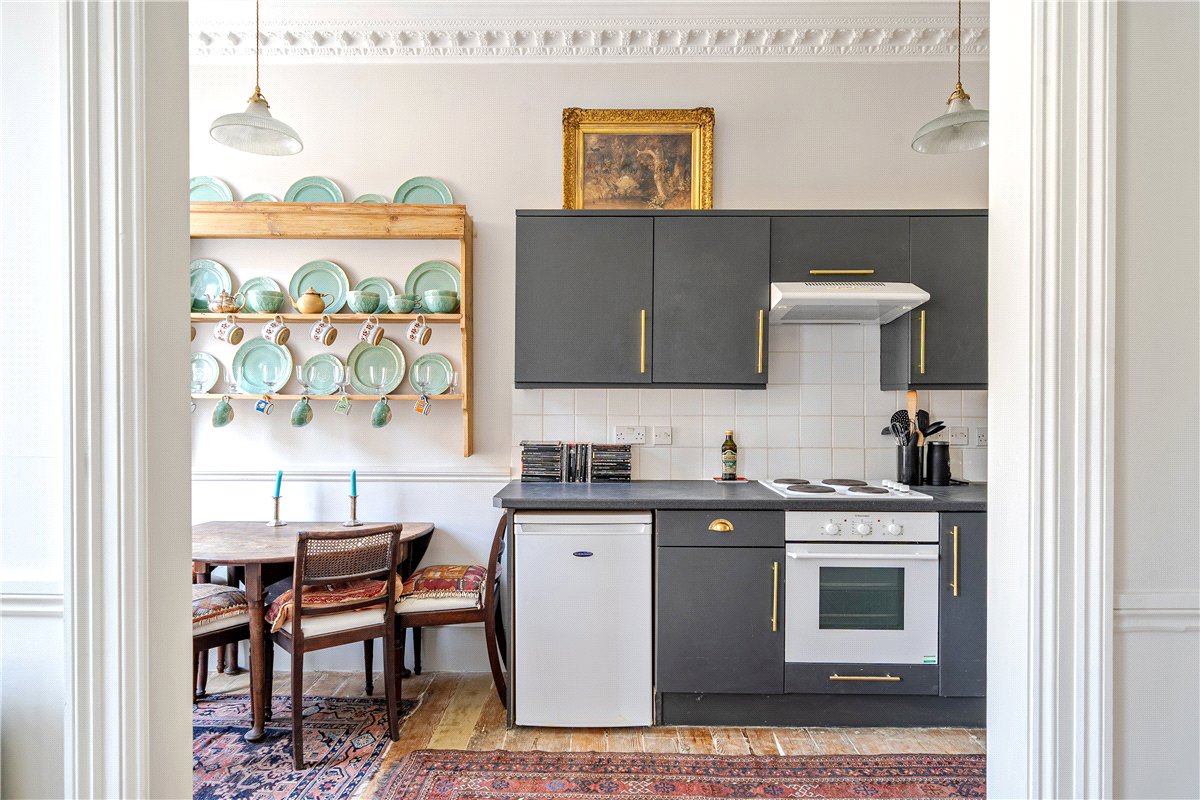 1 bedroom flat, Russell Street, Bath BA1 - Available