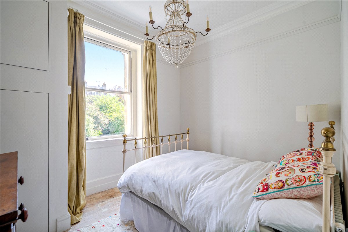 1 bedroom flat, Russell Street, Bath BA1 - Available