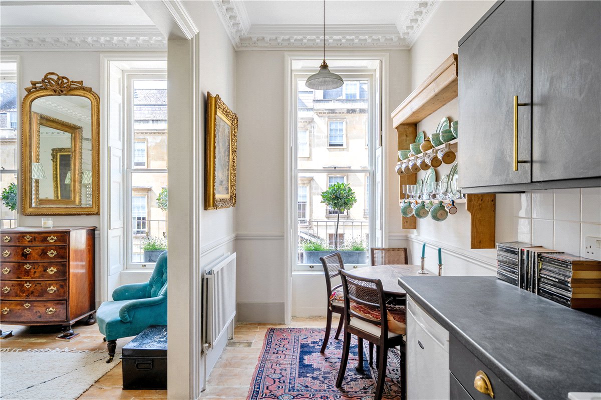 1 bedroom flat, Russell Street, Bath BA1 - Available