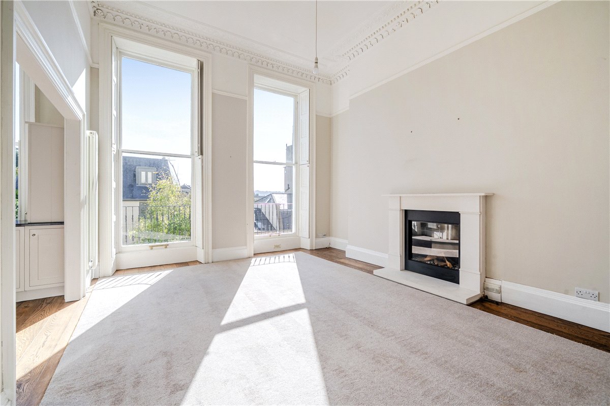 2 bedroom flat, Park Street, Bath BA1 - Available