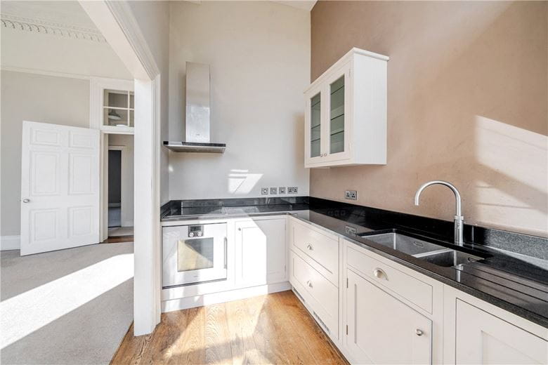 2 bedroom flat, Park Street, Bath BA1 - Available
