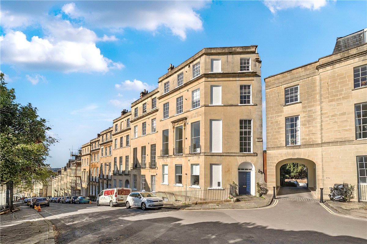 2 bedroom flat, Park Street, Bath BA1 - Available