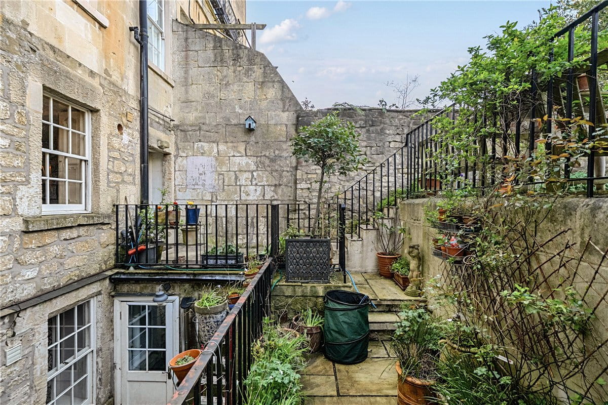 3 bedroom maisonette, Queens Parade, Bath BA1 - Available