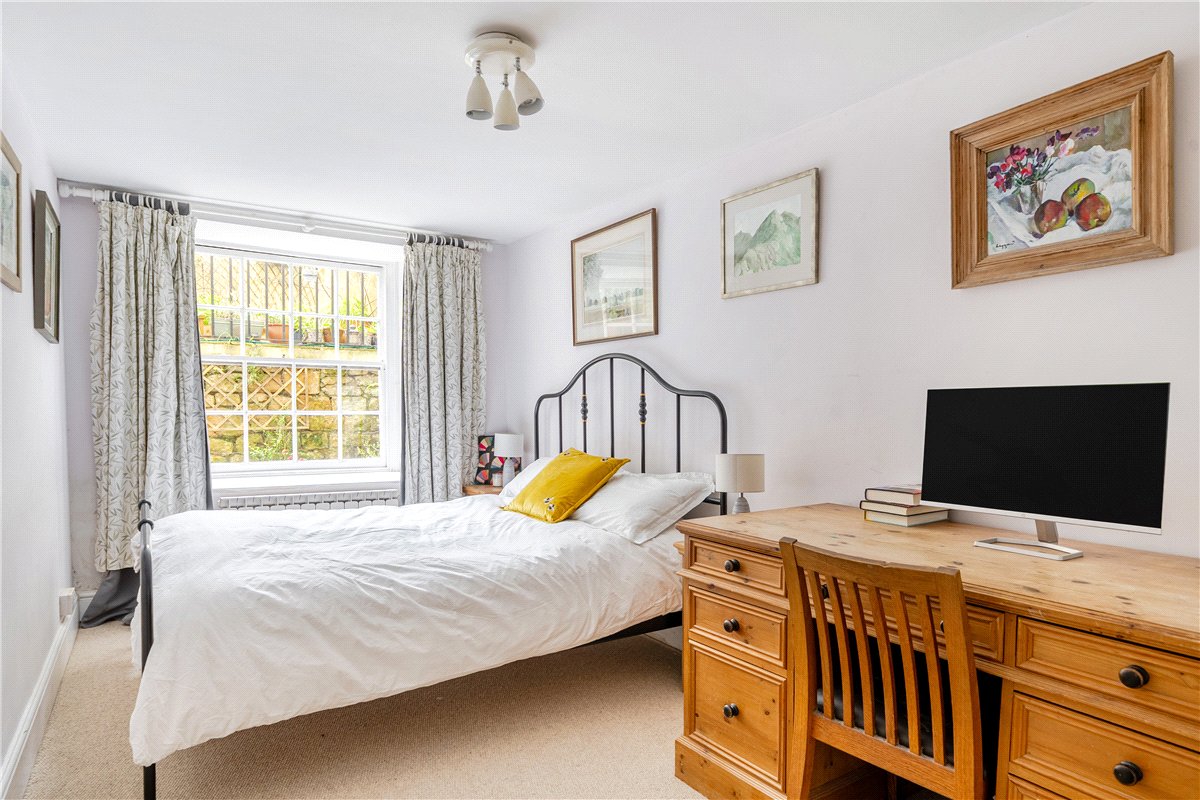 3 bedroom maisonette, Queens Parade, Bath BA1 - Available