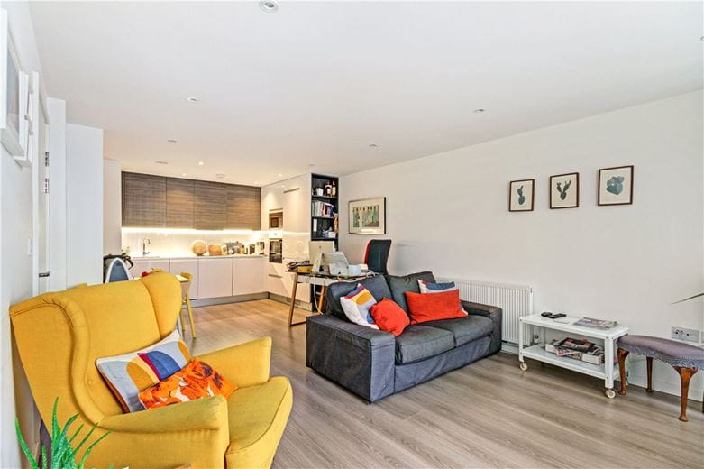 2 bedroom flat, Hills Road, Cambridge CB2 - Sold