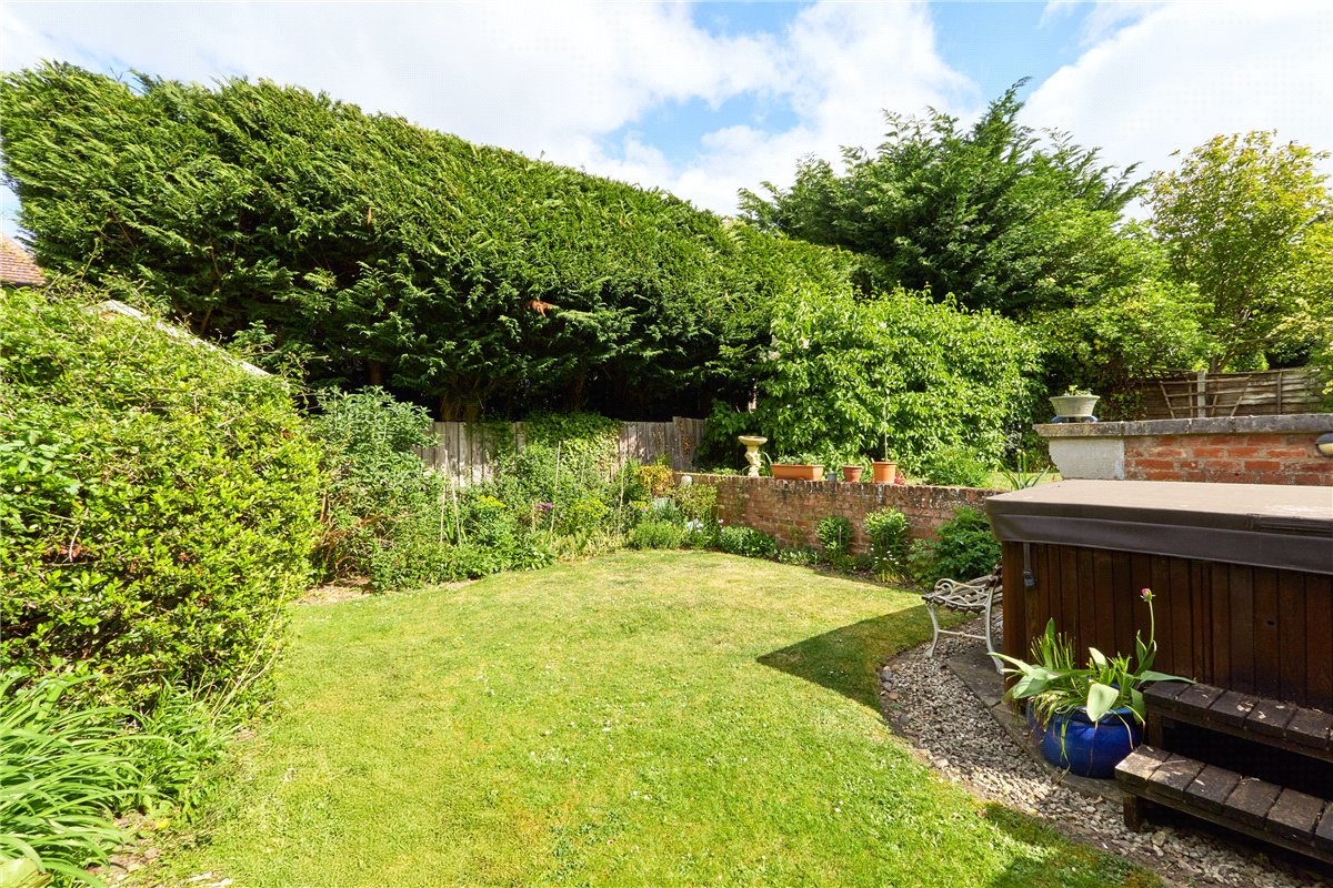 6 bedroom house, Warrington Street, Newmarket CB8 - Available