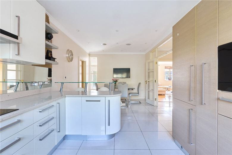 4 bedroom house, Mill Reef, Newmarket CB8 - Available